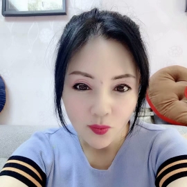 推荐个有气质颜值不错的上班族