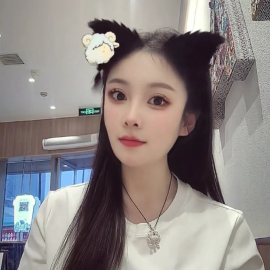 肉感小姐姐，奶子很挺