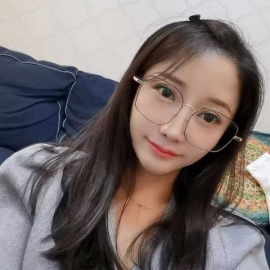 戴眼镜的妹妹